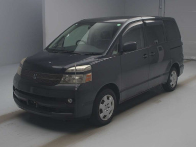 2005 Toyota Voxy