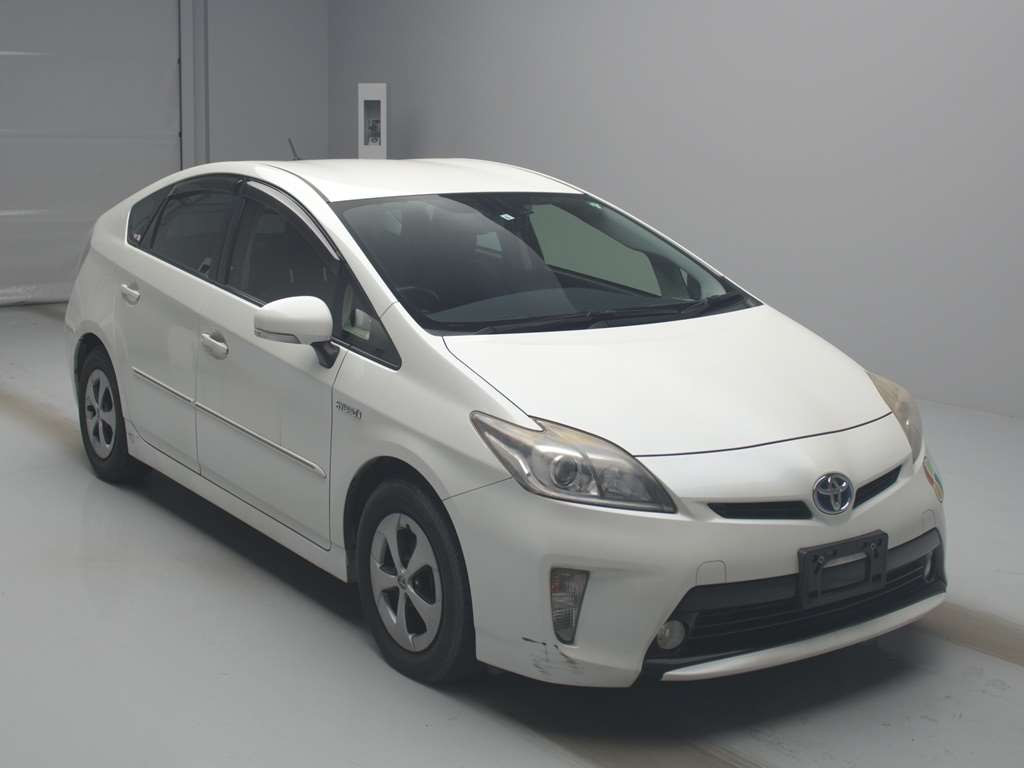 2013 Toyota Prius ZVW30[2]