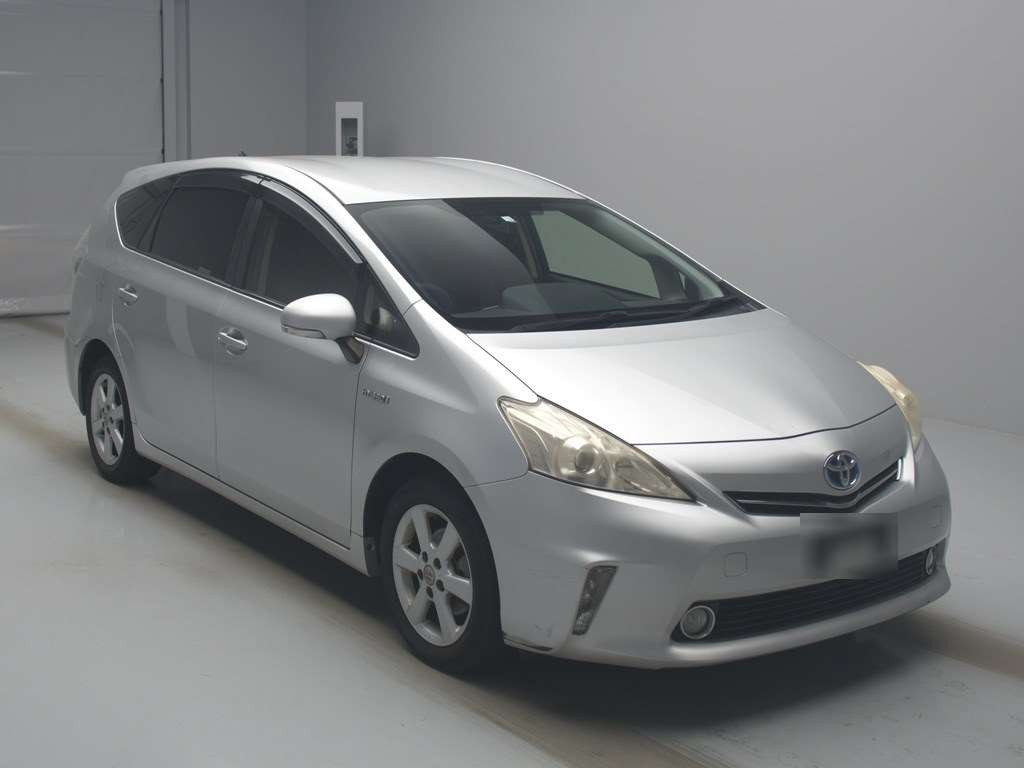 2012 Toyota Prius alpha ZVW41W[2]