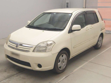 2003 Toyota Raum