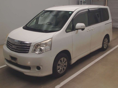 2013 Toyota Noah