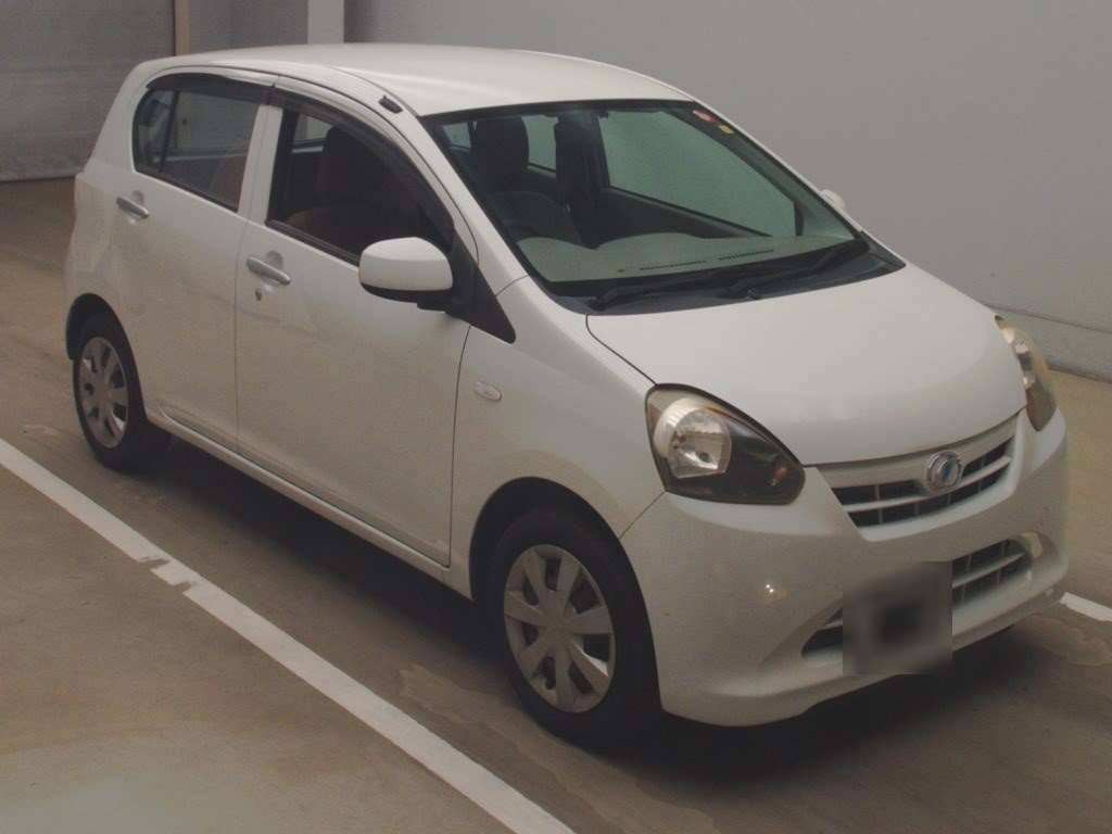 2011 Daihatsu Mira es LA300S[2]