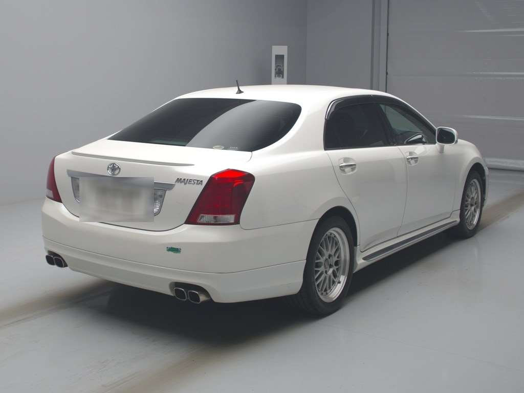 2009 Toyota Crown Majesta URS206[1]