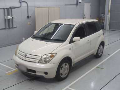 2003 Toyota IST