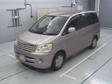 2002 Toyota Noah