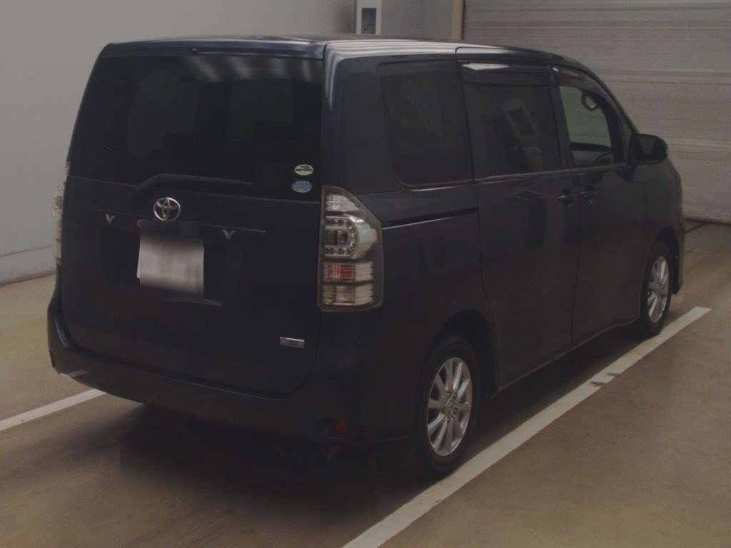 2010 Toyota Voxy ZRR70G[1]