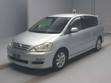 2004 Toyota Ipsum