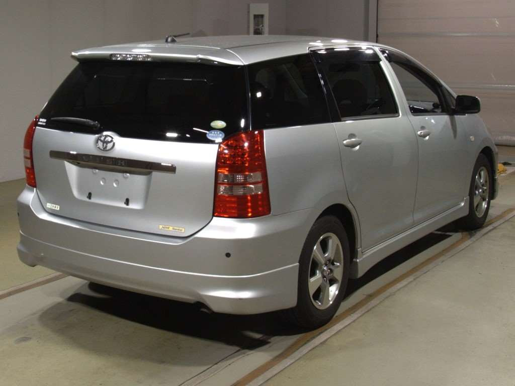 2005 Toyota Wish ZNE10G[1]