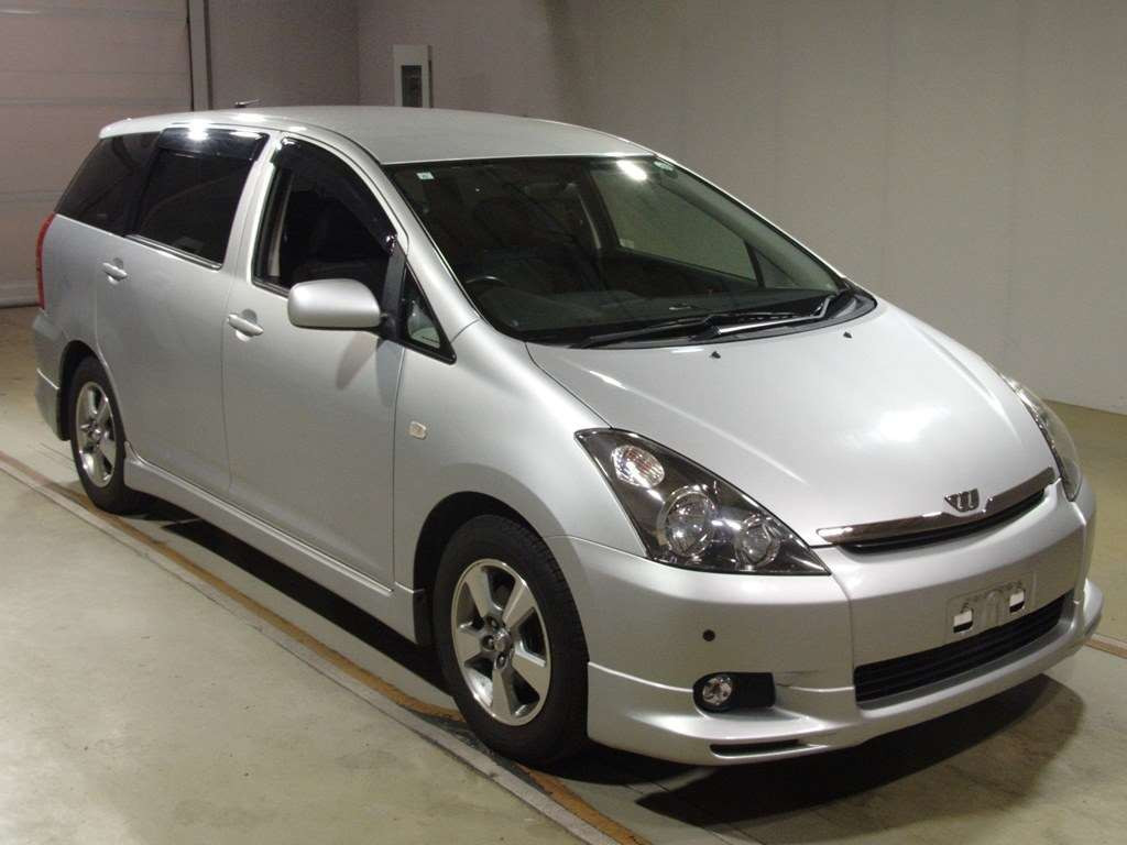 2005 Toyota Wish ZNE10G[2]