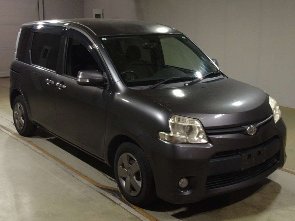 2011 Toyota Sienta NCP81G[2]