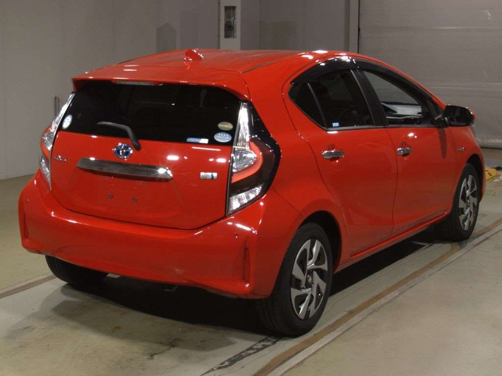 2019 Toyota Aqua NHP10[1]