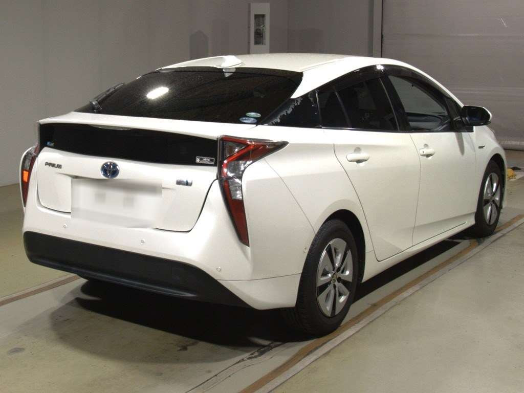 2016 Toyota Prius ZVW51[1]