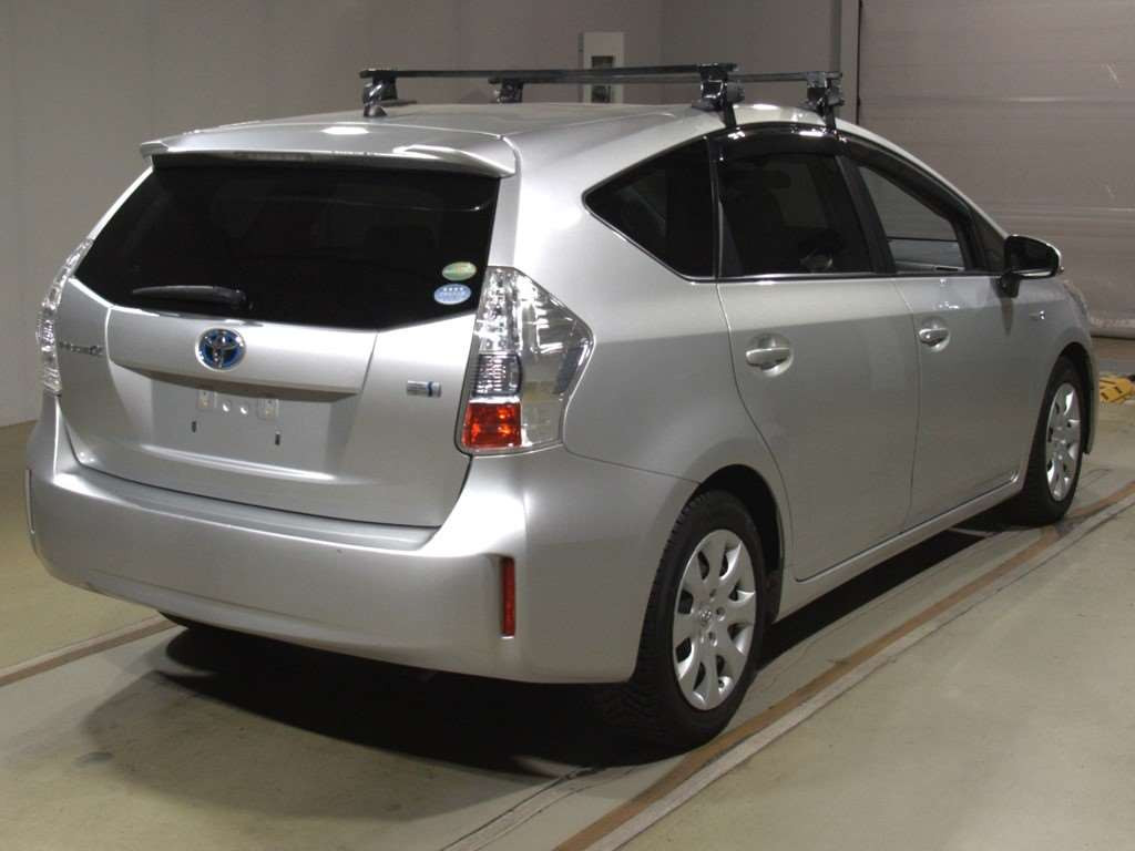 2014 Toyota Prius alpha ZVW41W[1]