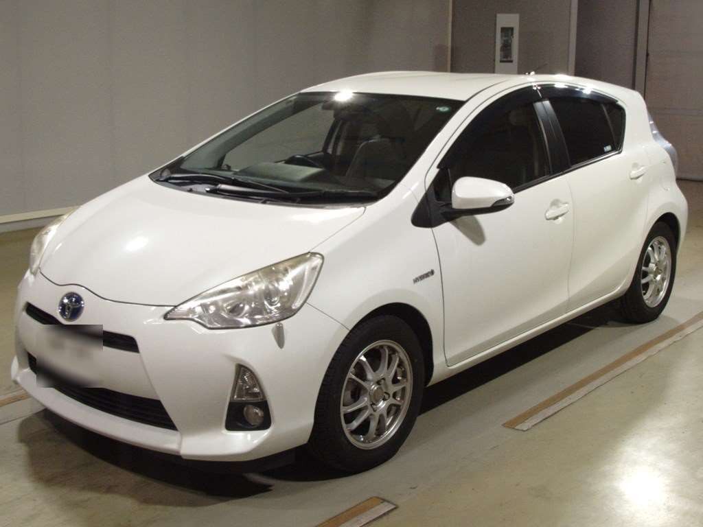 2013 Toyota Aqua NHP10[0]