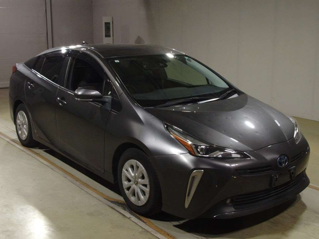 2021 Toyota Prius ZVW55[2]