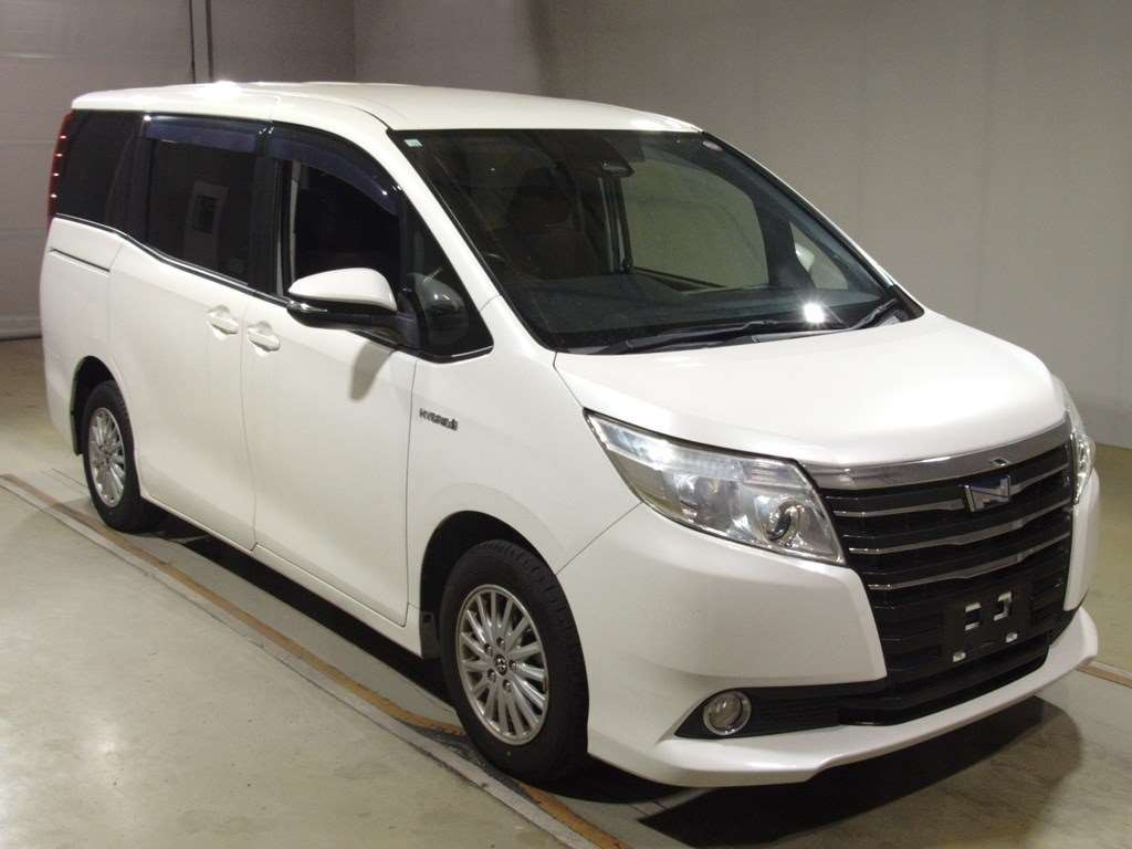 2016 Toyota Noah ZWR80G[2]