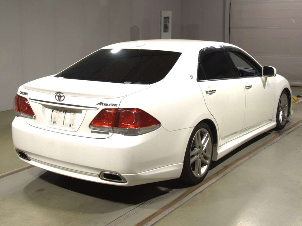 2011 Toyota Crown GRS200[1]