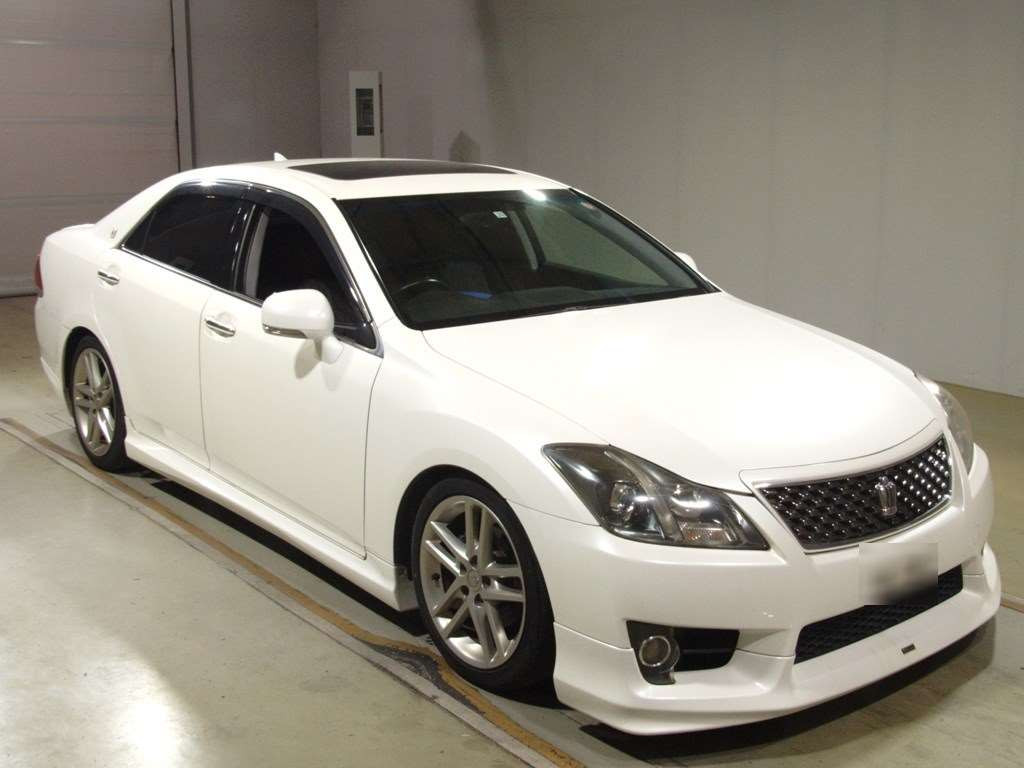 2011 Toyota Crown GRS200[2]