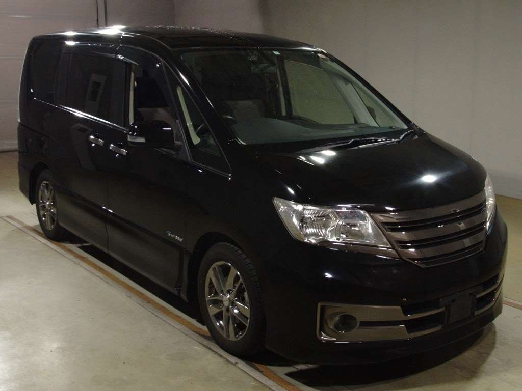 2013 Nissan Serena HC26[2]