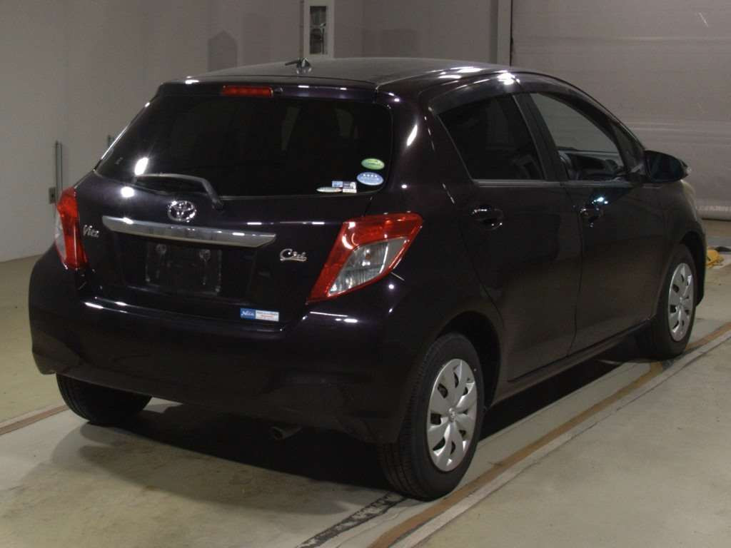 2013 Toyota Vitz NSP130[1]