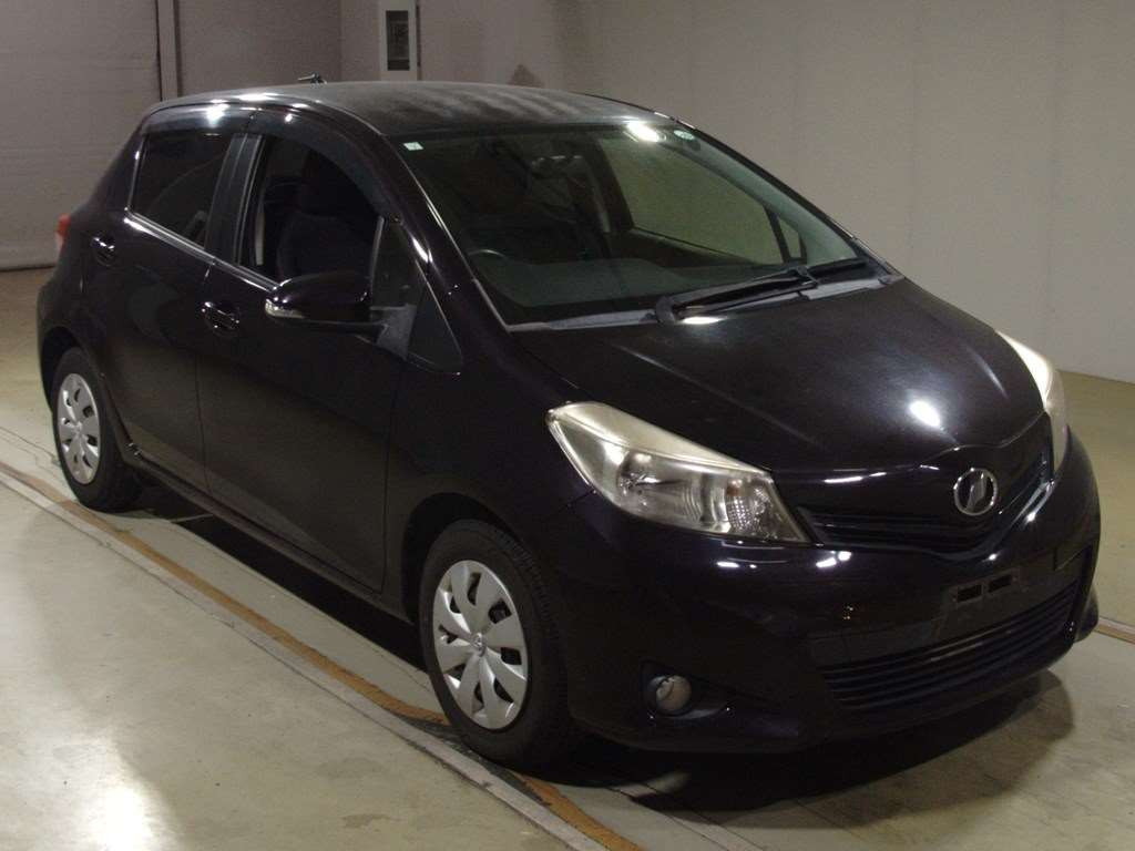 2013 Toyota Vitz NSP130[2]