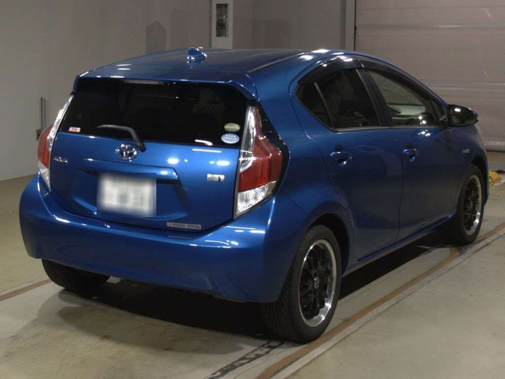 2015 Toyota Aqua NHP10[1]