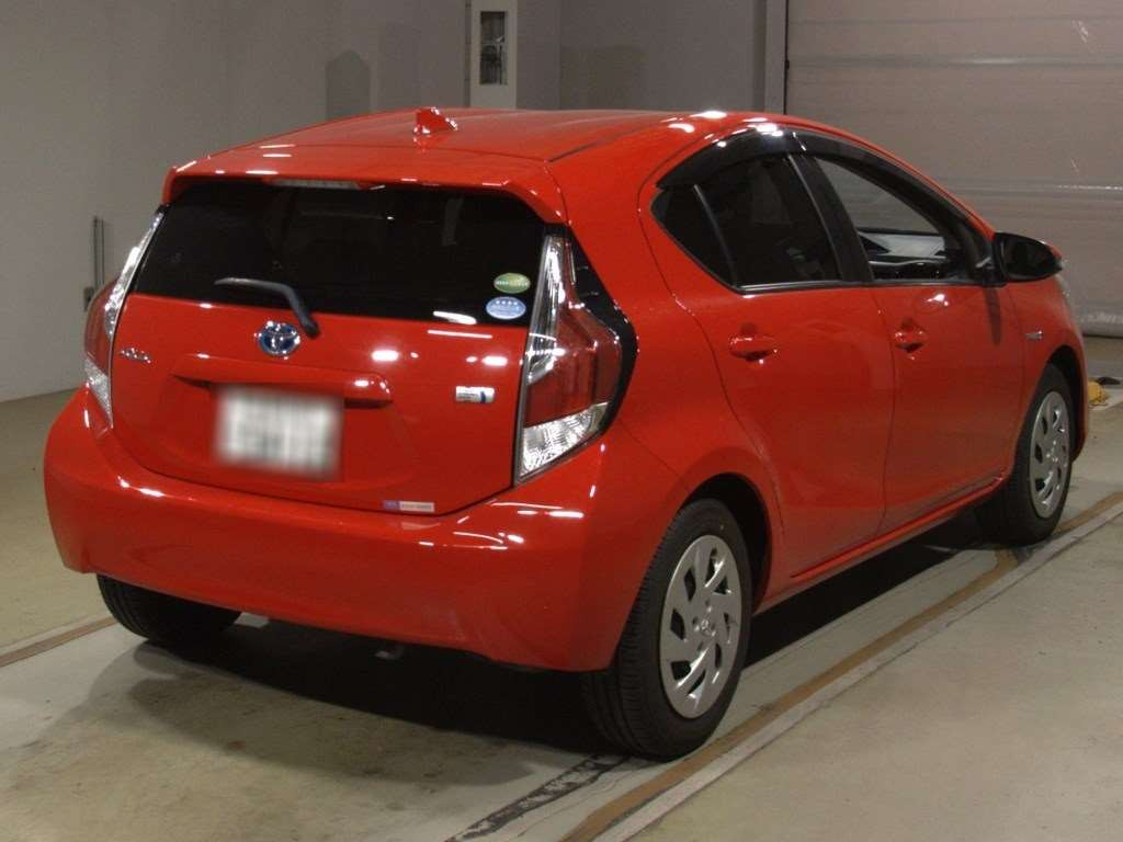 2016 Toyota Aqua NHP10[1]