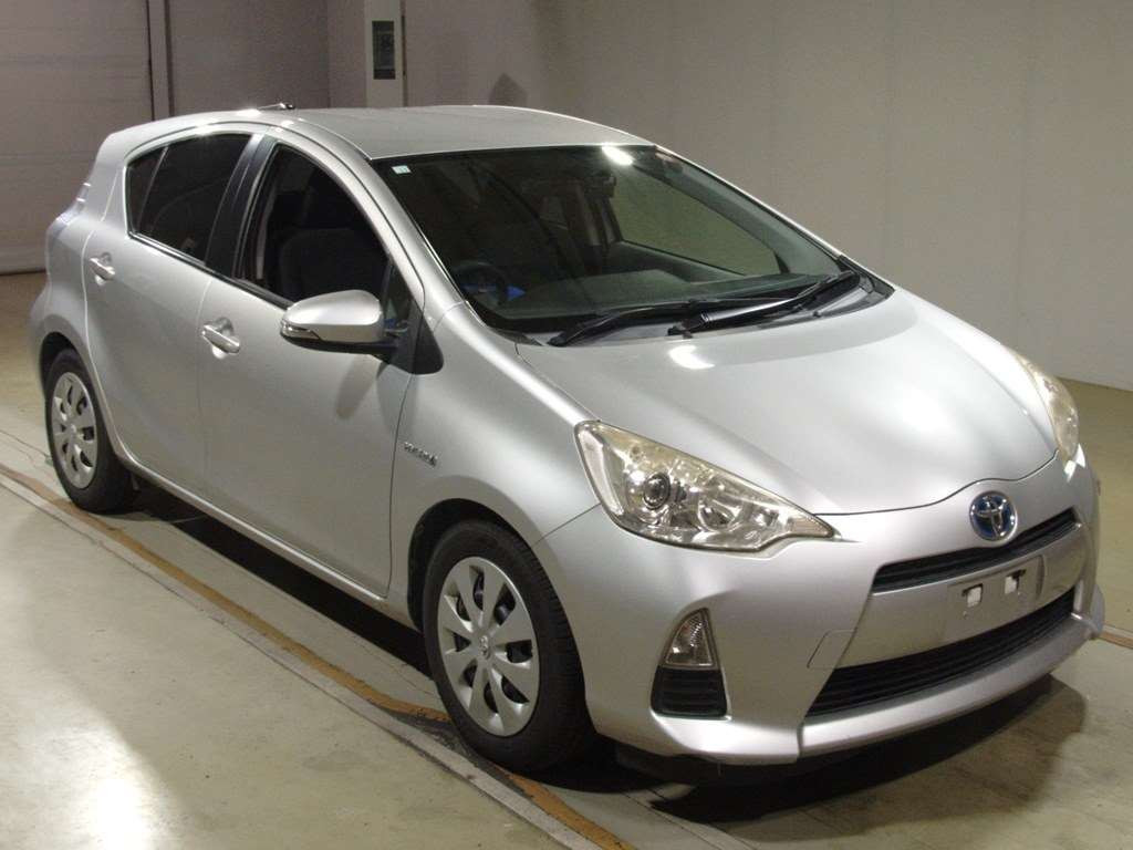 2012 Toyota Aqua NHP10[2]