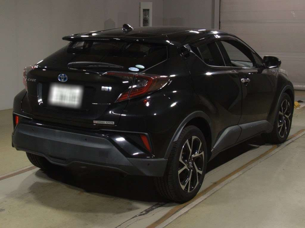 2017 Toyota C-HR ZYX10[1]