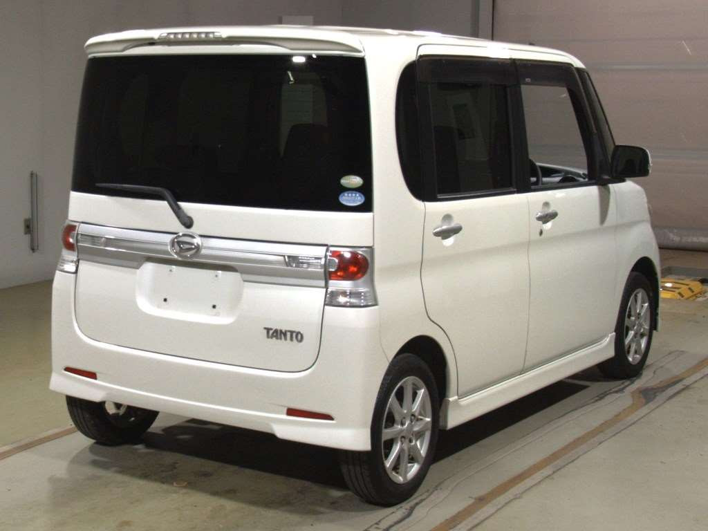 2011 Daihatsu Tanto Custom L375S[1]