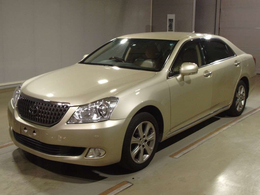 2012 Toyota Crown Majesta URS206[0]