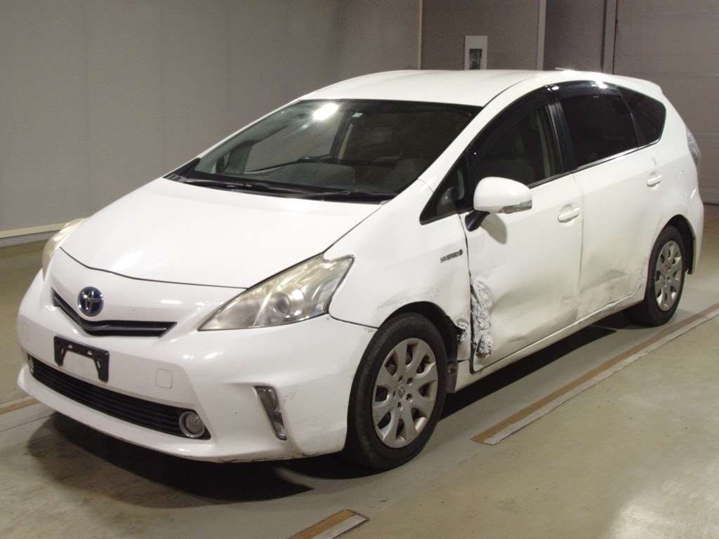 2011 Toyota Prius alpha ZVW41W[0]