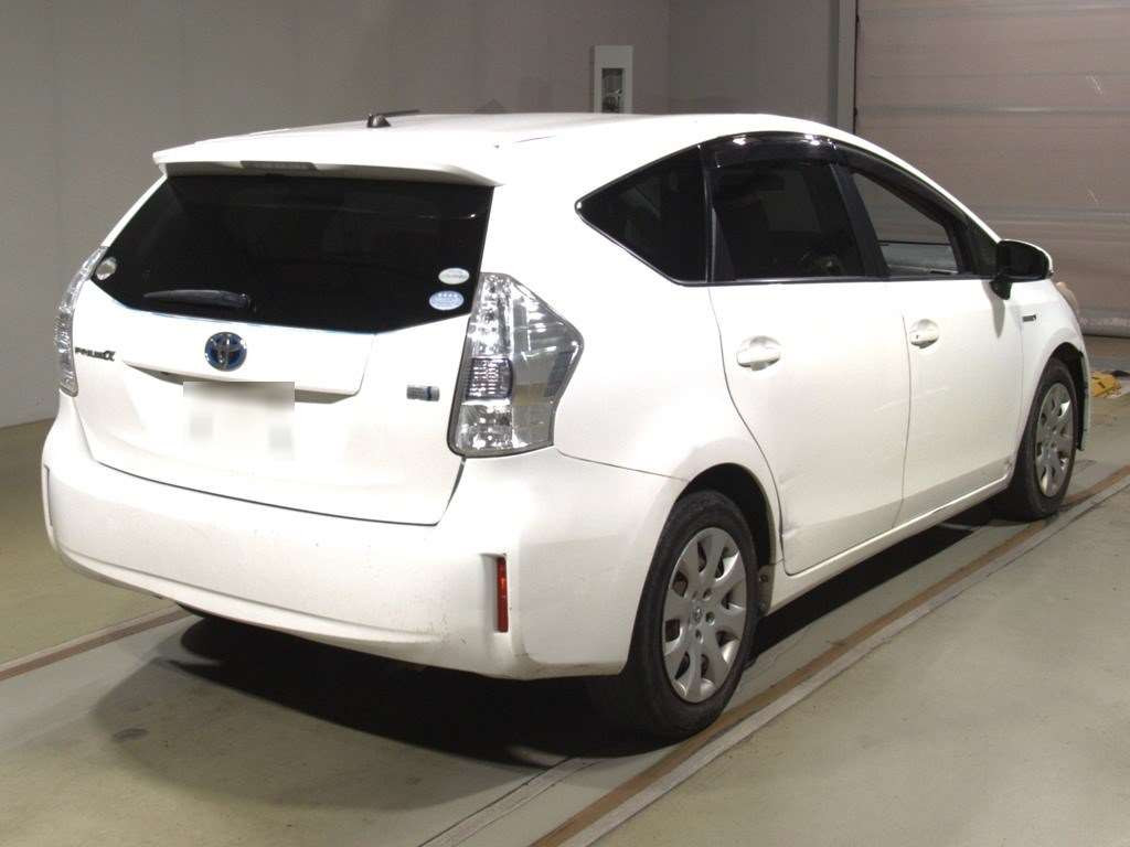 2011 Toyota Prius alpha ZVW41W[1]