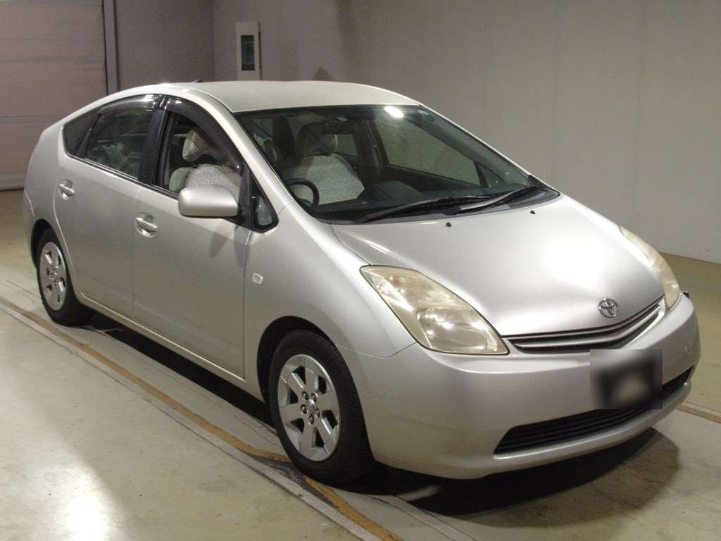 2005 Toyota Prius NHW20[2]