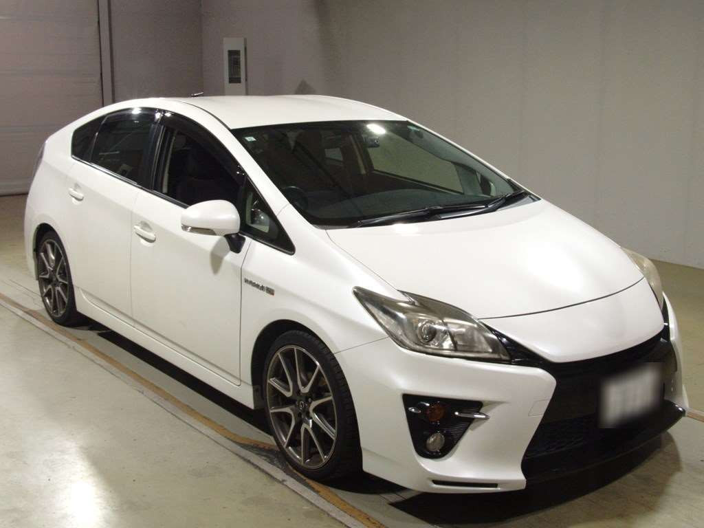 2013 Toyota Prius ZVW30[2]