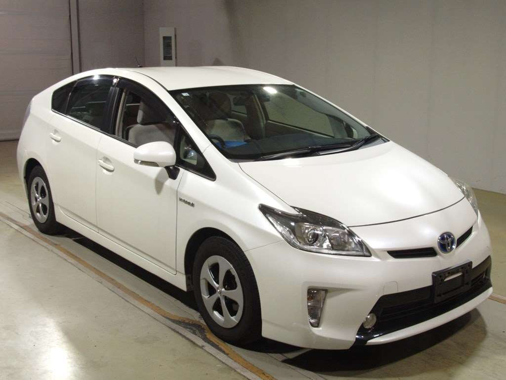 2014 Toyota Prius ZVW30[2]