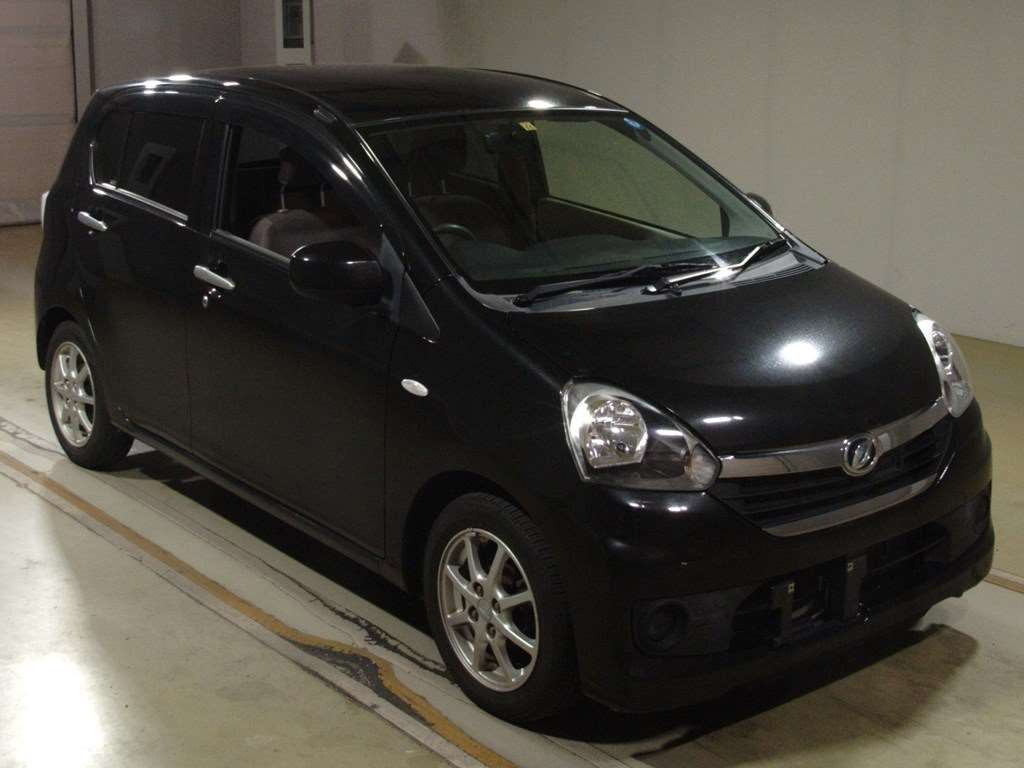 2015 Daihatsu Mira es LA300S[2]