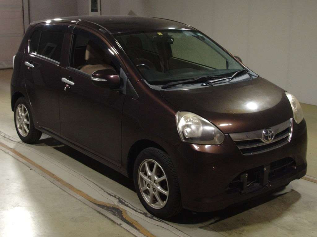 2012 Toyota Pixis Epoch LA300A[2]