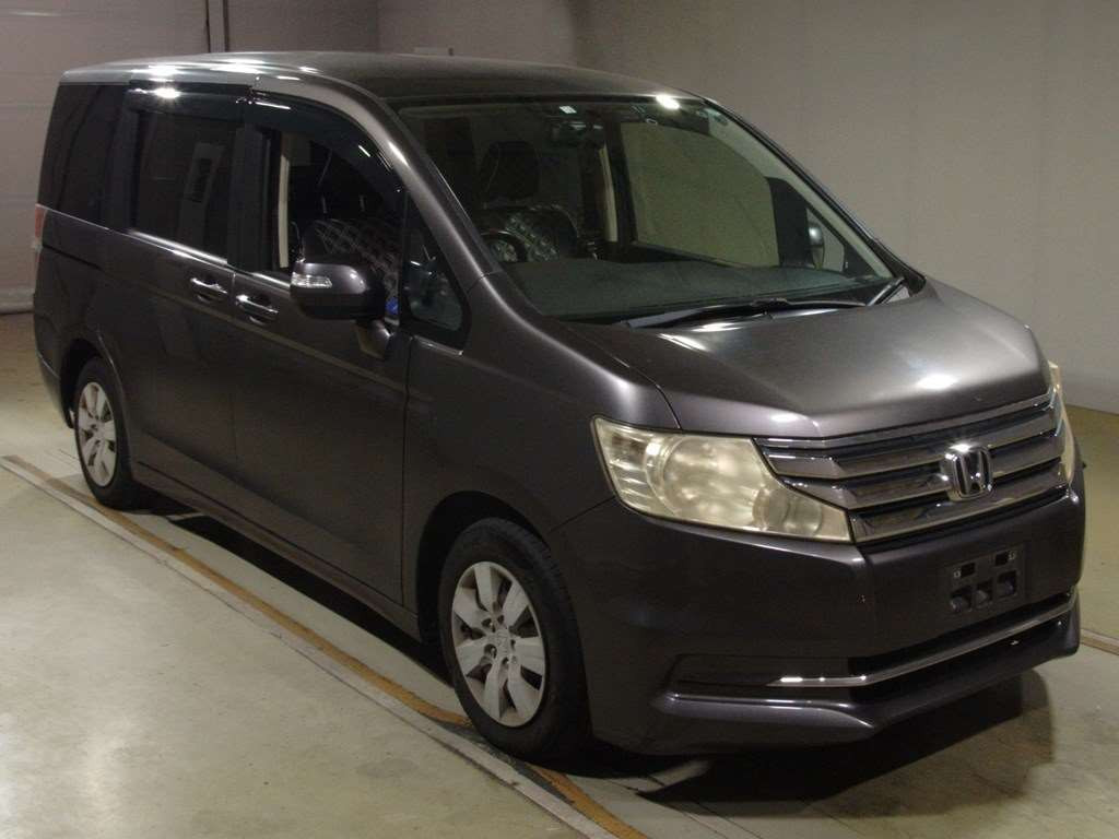 2014 Honda Step WGN RK1[2]