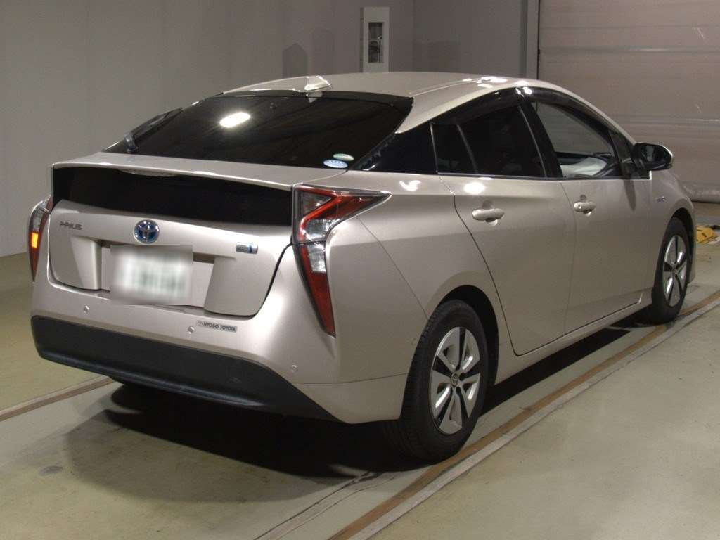 2016 Toyota Prius ZVW51[1]