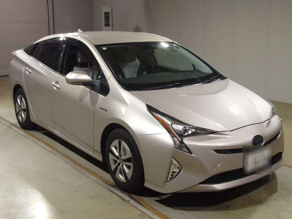 2016 Toyota Prius ZVW51[2]