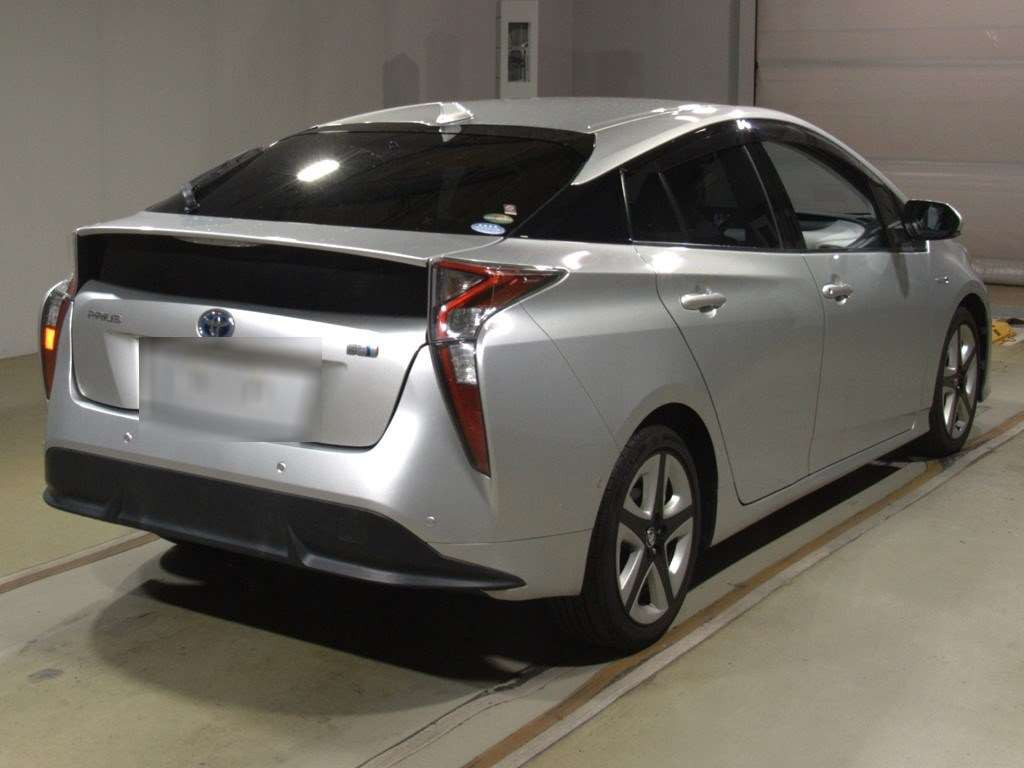 2016 Toyota Prius ZVW51[1]