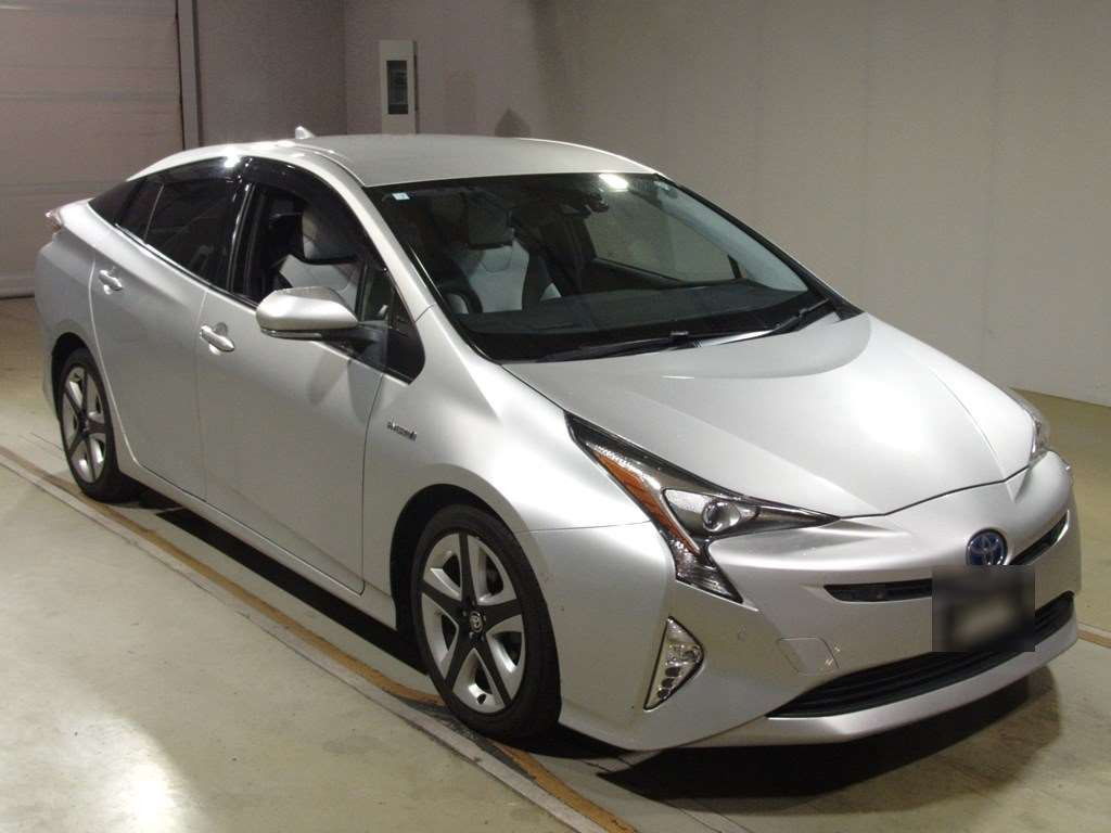 2016 Toyota Prius ZVW51[2]