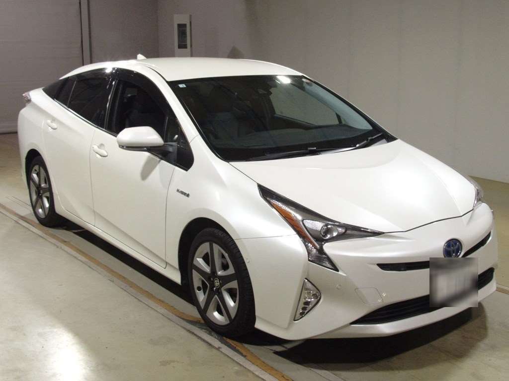 2016 Toyota Prius ZVW51[2]