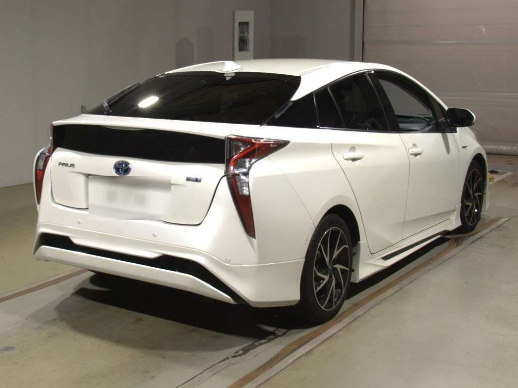 2017 Toyota Prius ZVW50[1]