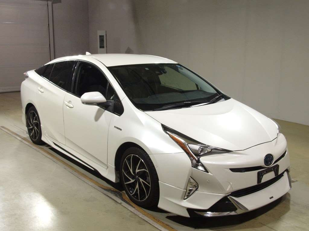 2017 Toyota Prius ZVW50[2]