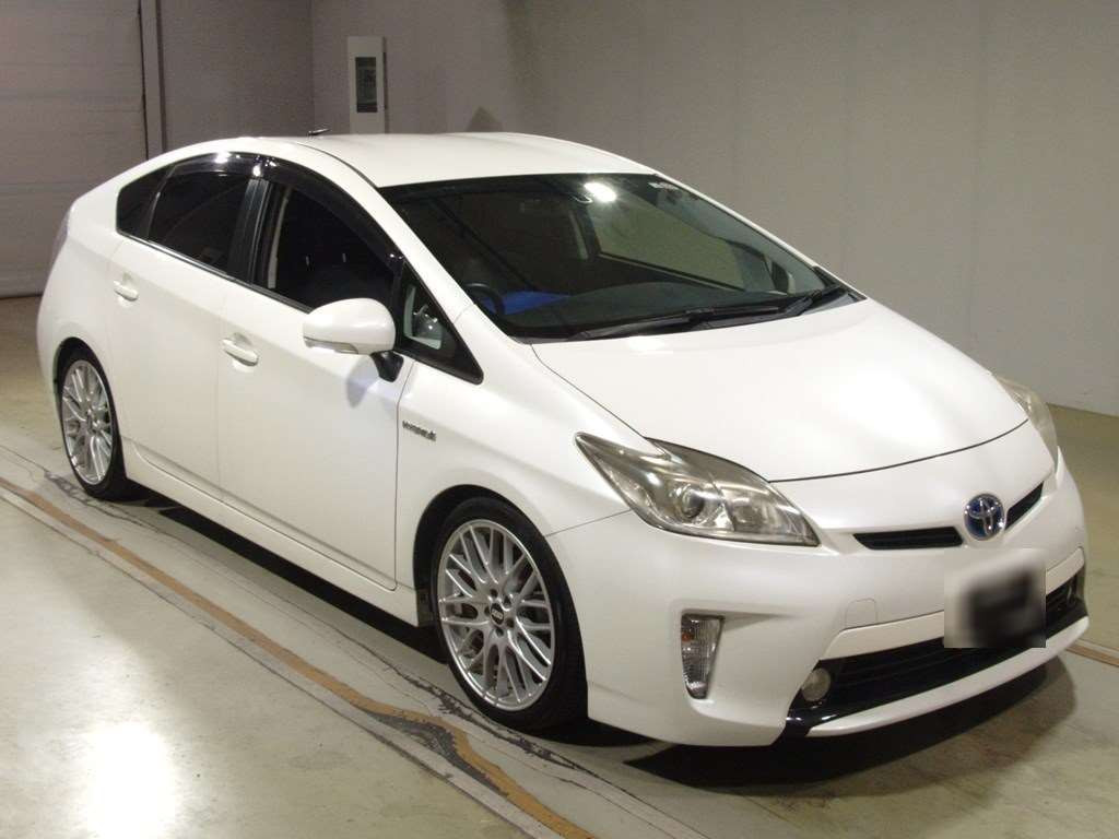 2012 Toyota Prius ZVW30[2]