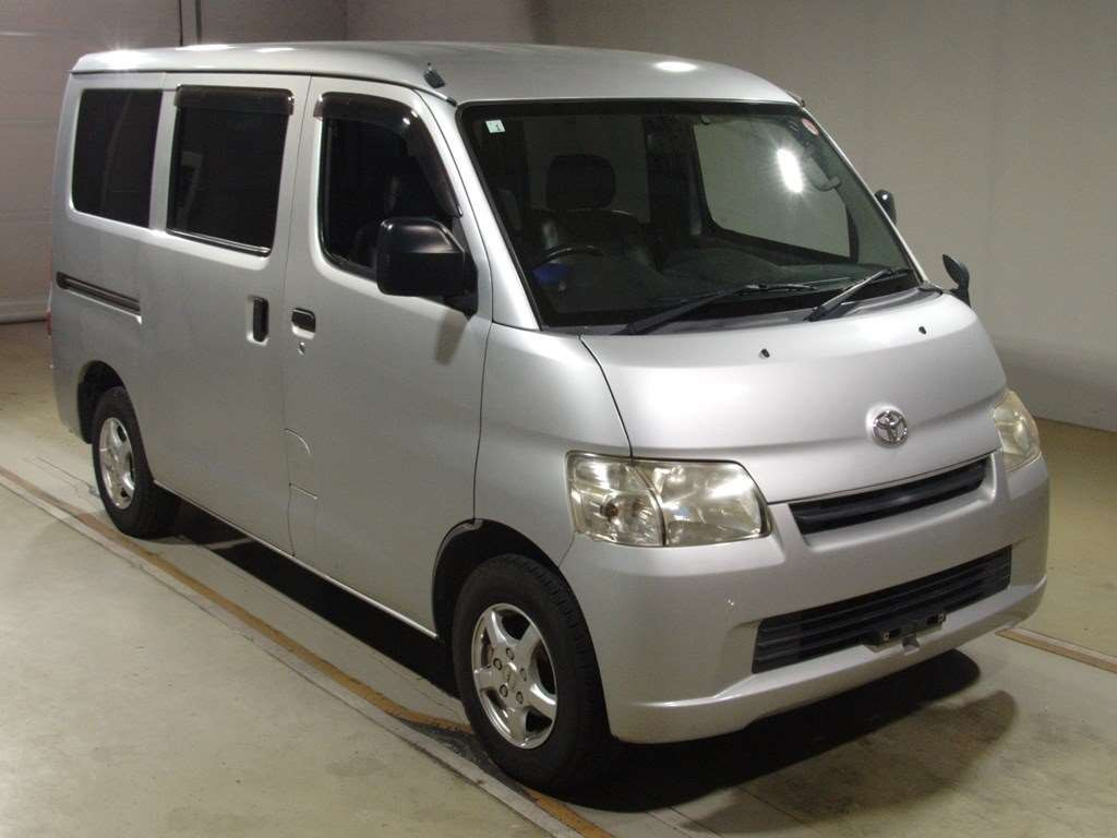 2015 Toyota Townace Van S402M[2]