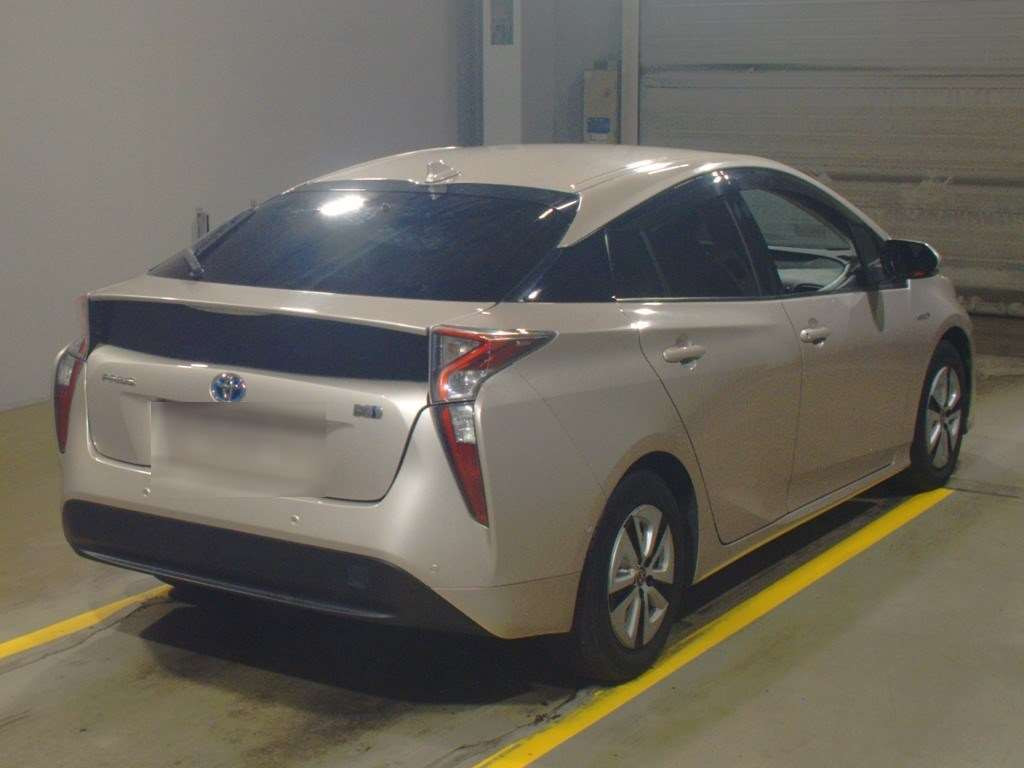 2016 Toyota Prius ZVW51[1]