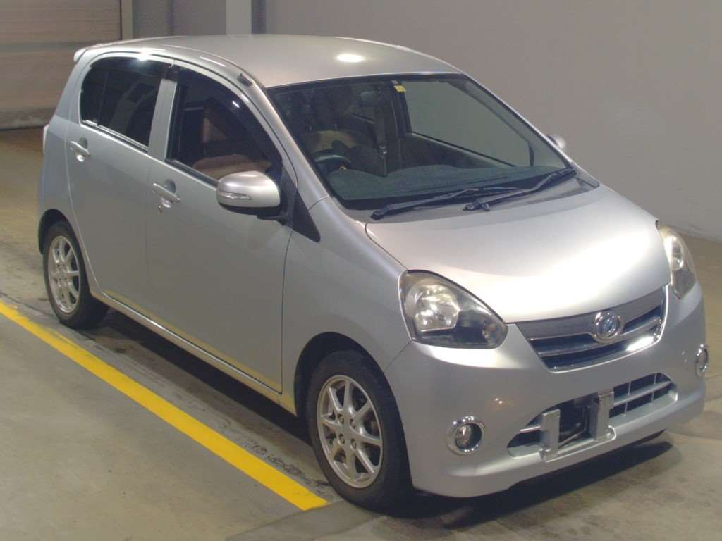 2011 Daihatsu Mira es LA300S[2]